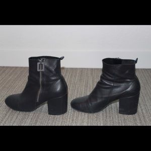 Black chunky Heeled ankle boots with funky zipper
